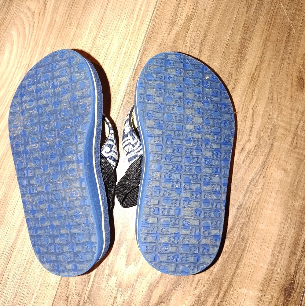 (9-10) Sanuk Boys Flip Flops